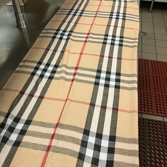 Burberry plaid design styled pattern double layered thin throw blanket neck wrap - Picture 4 of 10